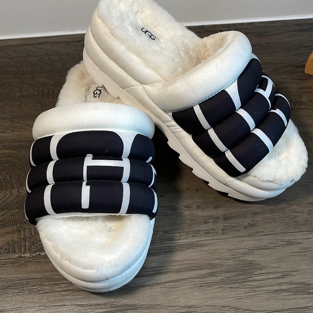 Ugg Treadlite Maxi Slide Logo